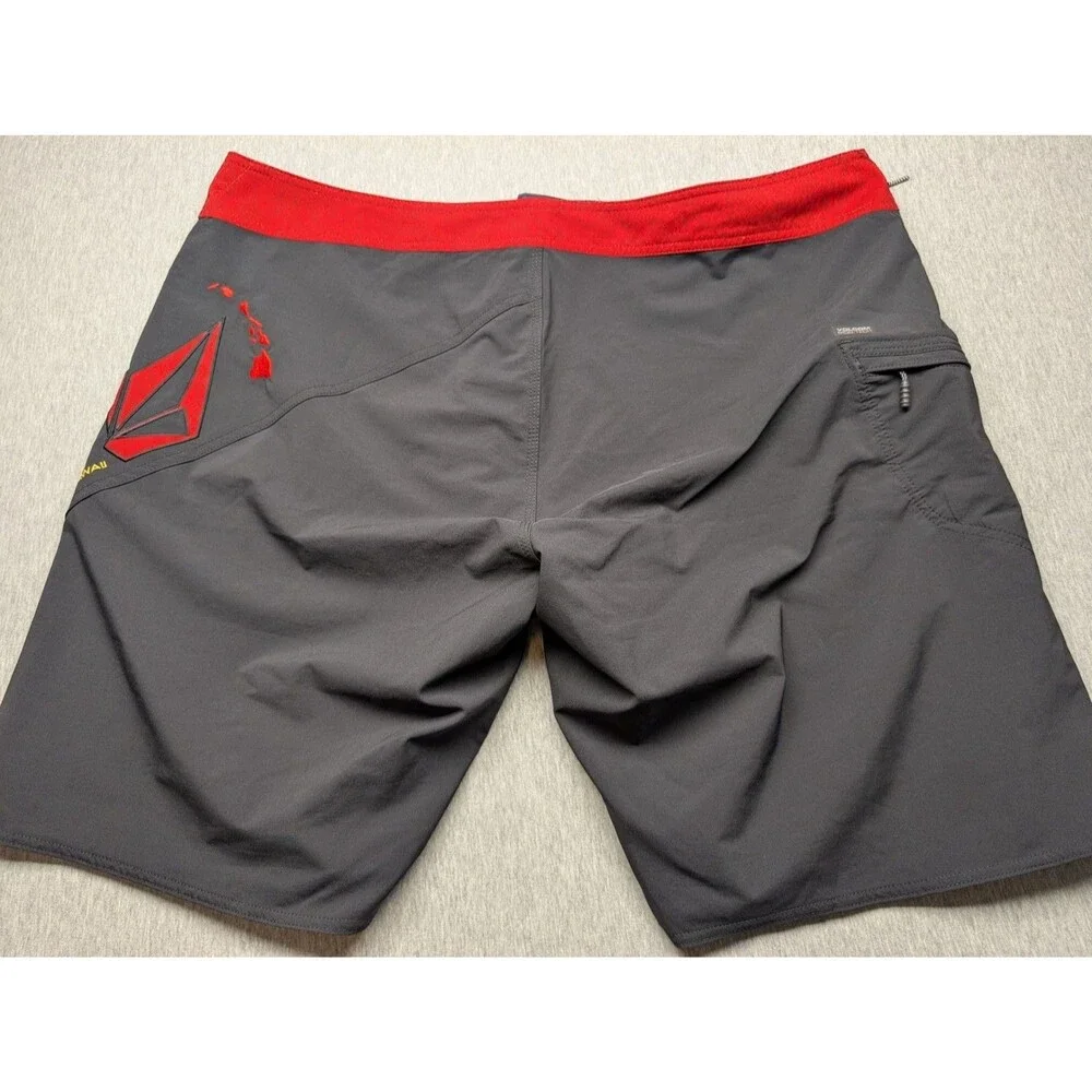 Volcom Hawaii Mod-Tech Boardshorts Men's Size 44